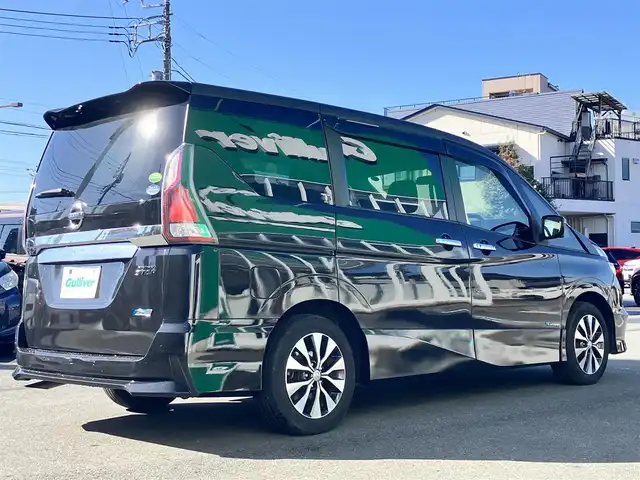 日産 セレナ ハイウェイスター Vセレクション 静岡県 2018(平30)年 5万km 黒 エンジンスタートボタン/パワーステアリング/パワーウィンドウ/アイドリングストップ/パーキングアシスト/Wオートエアコン/スマートキー/スペアキー1本/クルーズコントロール/後席モニター/USB入力端子/ETC/全方位カメラ/純正8インチナビ（CD/DVD/BT/フルセグ）/ドライブレコーダー/三列シート/ウォークスルー/純正フロアマット/両側パワースライドドア/布シート/純正アルミホイール/ABS/横滑り防止装置/コーナーセンサー前後/盗難防止装置/オートライト/LEDヘッドライト/W+サイドエアバッグ/衝突軽減システム/同系色色変え