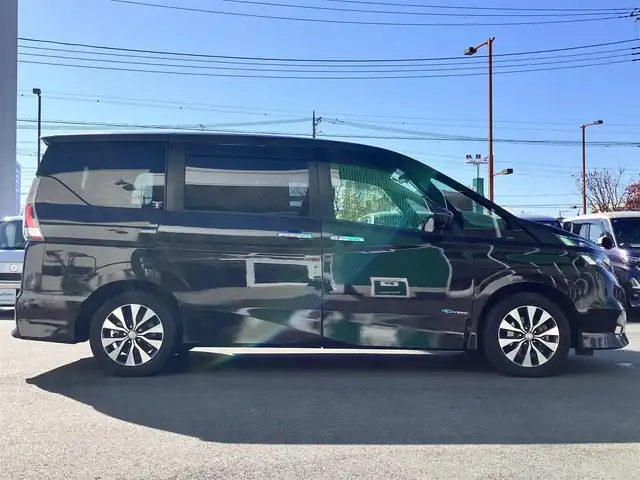 日産 セレナ ハイウェイスター Vセレクション 静岡県 2018(平30)年 5万km 黒 エンジンスタートボタン/パワーステアリング/パワーウィンドウ/アイドリングストップ/パーキングアシスト/Wオートエアコン/スマートキー/スペアキー1本/クルーズコントロール/後席モニター/USB入力端子/ETC/全方位カメラ/純正8インチナビ（CD/DVD/BT/フルセグ）/ドライブレコーダー/三列シート/ウォークスルー/純正フロアマット/両側パワースライドドア/布シート/純正アルミホイール/ABS/横滑り防止装置/コーナーセンサー前後/盗難防止装置/オートライト/LEDヘッドライト/W+サイドエアバッグ/衝突軽減システム/同系色色変え