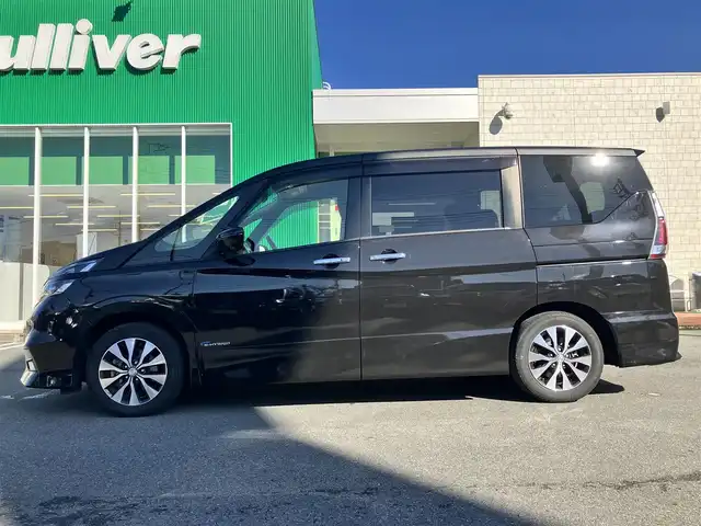 日産 セレナ ハイウェイスター Vセレクション 静岡県 2018(平30)年 5万km 黒 エンジンスタートボタン/パワーステアリング/パワーウィンドウ/アイドリングストップ/パーキングアシスト/Wオートエアコン/スマートキー/スペアキー1本/クルーズコントロール/後席モニター/USB入力端子/ETC/全方位カメラ/純正8インチナビ（CD/DVD/BT/フルセグ）/ドライブレコーダー/三列シート/ウォークスルー/純正フロアマット/両側パワースライドドア/布シート/純正アルミホイール/ABS/横滑り防止装置/コーナーセンサー前後/盗難防止装置/オートライト/LEDヘッドライト/W+サイドエアバッグ/衝突軽減システム/同系色色変え