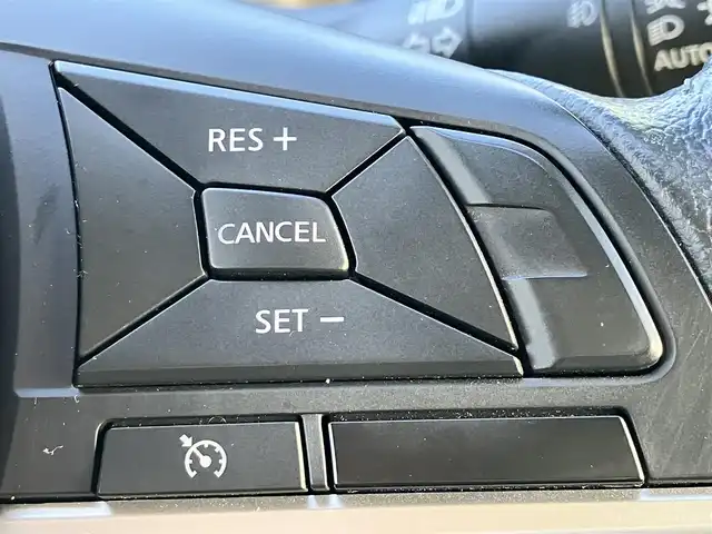 日産 セレナ ハイウェイスター Vセレクション 静岡県 2018(平30)年 5万km 黒 エンジンスタートボタン/パワーステアリング/パワーウィンドウ/アイドリングストップ/パーキングアシスト/Wオートエアコン/スマートキー/スペアキー1本/クルーズコントロール/後席モニター/USB入力端子/ETC/全方位カメラ/純正8インチナビ（CD/DVD/BT/フルセグ）/ドライブレコーダー/三列シート/ウォークスルー/純正フロアマット/両側パワースライドドア/布シート/純正アルミホイール/ABS/横滑り防止装置/コーナーセンサー前後/盗難防止装置/オートライト/LEDヘッドライト/W+サイドエアバッグ/衝突軽減システム/同系色色変え