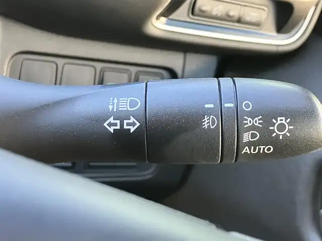 日産 セレナ ハイウェイスター Vセレクション 静岡県 2018(平30)年 5万km 黒 エンジンスタートボタン/パワーステアリング/パワーウィンドウ/アイドリングストップ/パーキングアシスト/Wオートエアコン/スマートキー/スペアキー1本/クルーズコントロール/後席モニター/USB入力端子/ETC/全方位カメラ/純正8インチナビ（CD/DVD/BT/フルセグ）/ドライブレコーダー/三列シート/ウォークスルー/純正フロアマット/両側パワースライドドア/布シート/純正アルミホイール/ABS/横滑り防止装置/コーナーセンサー前後/盗難防止装置/オートライト/LEDヘッドライト/W+サイドエアバッグ/衝突軽減システム/同系色色変え