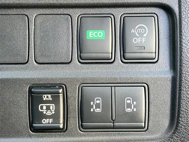 日産 セレナ ハイウェイスター Vセレクション 静岡県 2018(平30)年 5万km 黒 エンジンスタートボタン/パワーステアリング/パワーウィンドウ/アイドリングストップ/パーキングアシスト/Wオートエアコン/スマートキー/スペアキー1本/クルーズコントロール/後席モニター/USB入力端子/ETC/全方位カメラ/純正8インチナビ（CD/DVD/BT/フルセグ）/ドライブレコーダー/三列シート/ウォークスルー/純正フロアマット/両側パワースライドドア/布シート/純正アルミホイール/ABS/横滑り防止装置/コーナーセンサー前後/盗難防止装置/オートライト/LEDヘッドライト/W+サイドエアバッグ/衝突軽減システム/同系色色変え