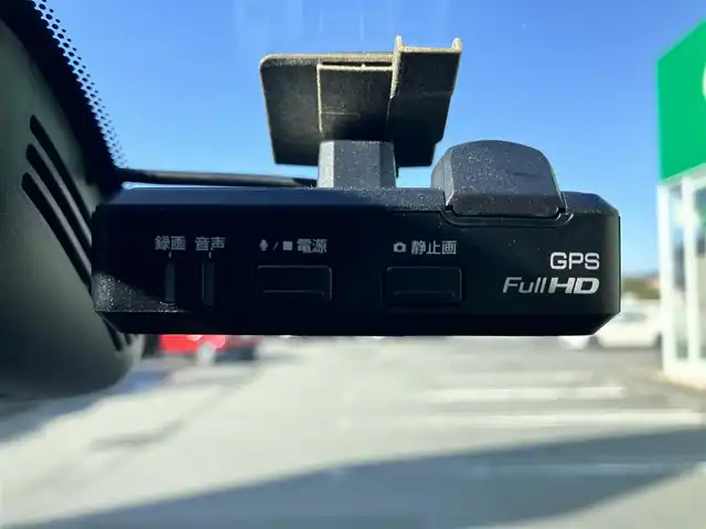 日産 セレナ ハイウェイスター Vセレクション 静岡県 2018(平30)年 5万km 黒 エンジンスタートボタン/パワーステアリング/パワーウィンドウ/アイドリングストップ/パーキングアシスト/Wオートエアコン/スマートキー/スペアキー1本/クルーズコントロール/後席モニター/USB入力端子/ETC/全方位カメラ/純正8インチナビ（CD/DVD/BT/フルセグ）/ドライブレコーダー/三列シート/ウォークスルー/純正フロアマット/両側パワースライドドア/布シート/純正アルミホイール/ABS/横滑り防止装置/コーナーセンサー前後/盗難防止装置/オートライト/LEDヘッドライト/W+サイドエアバッグ/衝突軽減システム/同系色色変え