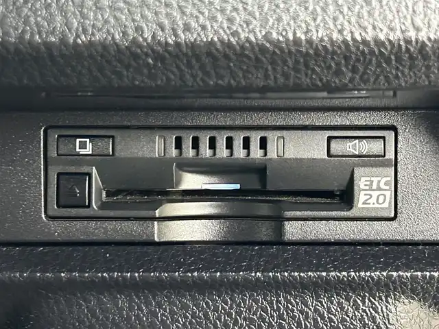 トヨタ ノア Si ダブルバイビーⅡ 岡山県 2019(令1)年 5.1万km ホワイトパールクリスタルシャイン 純正10インチナビ（NSZN-Z68T）/・FM/AM/Bluetooth/フルセグ/CD/DVD/バックカメラ/12.1インチフリップダウンモニター/両側電動スライドドア/ハーフレザーシート/ドライブレコーダー/ビルトインETC2.0/トヨタセーフティーセンス/・プリクラッシュセーフティ/・レーンキープアシスト/・レーダークルーズコントロール/・オートマチックハイビーム/LEDヘッドライト/・フォグライト/純正16インチアルミ/フロアマット