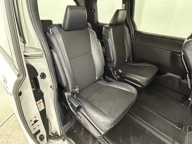 トヨタ ノア Si ダブルバイビーⅡ 岡山県 2019(令1)年 5.1万km ホワイトパールクリスタルシャイン 純正10インチナビ（NSZN-Z68T）/・FM/AM/Bluetooth/フルセグ/CD/DVD/バックカメラ/12.1インチフリップダウンモニター/両側電動スライドドア/ハーフレザーシート/ドライブレコーダー/ビルトインETC2.0/トヨタセーフティーセンス/・プリクラッシュセーフティ/・レーンキープアシスト/・レーダークルーズコントロール/・オートマチックハイビーム/LEDヘッドライト/・フォグライト/純正16インチアルミ/フロアマット