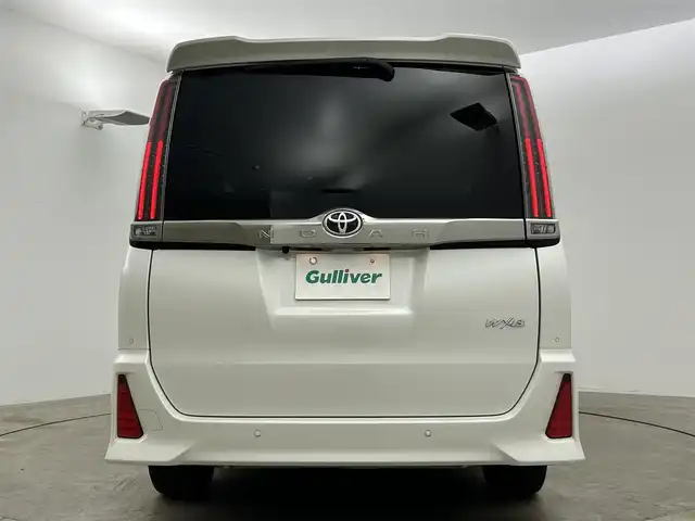 トヨタ ノア Si ダブルバイビーⅡ 岡山県 2019(令1)年 5.1万km ホワイトパールクリスタルシャイン 純正10インチナビ（NSZN-Z68T）/・FM/AM/Bluetooth/フルセグ/CD/DVD/バックカメラ/12.1インチフリップダウンモニター/両側電動スライドドア/ハーフレザーシート/ドライブレコーダー/ビルトインETC2.0/トヨタセーフティーセンス/・プリクラッシュセーフティ/・レーンキープアシスト/・レーダークルーズコントロール/・オートマチックハイビーム/LEDヘッドライト/・フォグライト/純正16インチアルミ/フロアマット