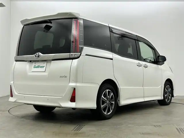 トヨタ ノア Si ダブルバイビーⅡ 岡山県 2019(令1)年 5.1万km ホワイトパールクリスタルシャイン 純正10インチナビ（NSZN-Z68T）/・FM/AM/Bluetooth/フルセグ/CD/DVD/バックカメラ/12.1インチフリップダウンモニター/両側電動スライドドア/ハーフレザーシート/ドライブレコーダー/ビルトインETC2.0/トヨタセーフティーセンス/・プリクラッシュセーフティ/・レーンキープアシスト/・レーダークルーズコントロール/・オートマチックハイビーム/LEDヘッドライト/・フォグライト/純正16インチアルミ/フロアマット