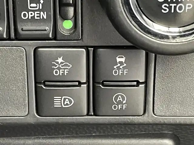 トヨタ ルーミー カスタムG 埼玉県 2020(令2)年 8万km ブラックマイカメタリック スマートアシスト３　純正９インチナビ　バックカメラ　ドライブレコーダー　クルーズコントロール　ステアリングスイッチ　純正アルミホイール　スマートキー　オートハイビーム　ＬＥＤヘッドライト　地デジＴＶ