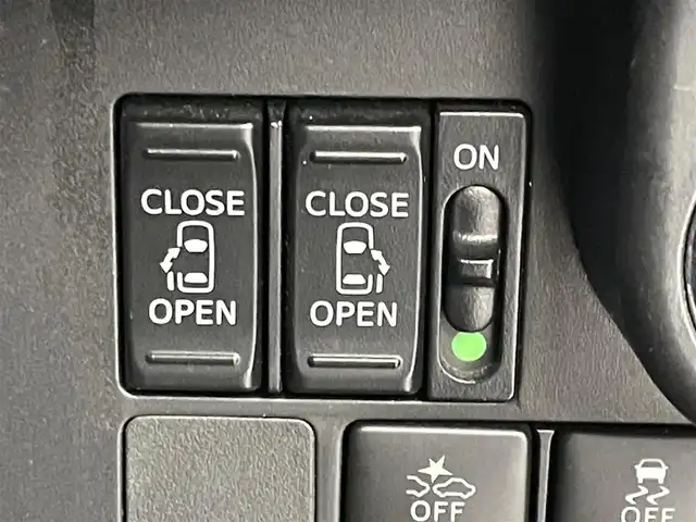 トヨタ ルーミー カスタムG 埼玉県 2020(令2)年 8万km ブラックマイカメタリック スマートアシスト３　純正９インチナビ　バックカメラ　ドライブレコーダー　クルーズコントロール　ステアリングスイッチ　純正アルミホイール　スマートキー　オートハイビーム　ＬＥＤヘッドライト　地デジＴＶ