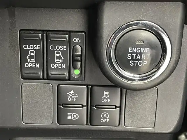 トヨタ ルーミー カスタムG 埼玉県 2020(令2)年 8万km ブラックマイカメタリック スマートアシスト３　純正９インチナビ　バックカメラ　ドライブレコーダー　クルーズコントロール　ステアリングスイッチ　純正アルミホイール　スマートキー　オートハイビーム　ＬＥＤヘッドライト　地デジＴＶ