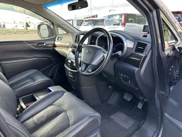 日産 エルグランド 250ハイウェイスター ブラックレザー 道北・旭川 2013(平25)年 10.7万km メタルグレー (株)IDOMが運営する【じしゃロン旭川店】の自社ローン専用車両になります。こちらは現金またはオートローンご利用時の価格です。自社ローンご希望の方は別途その旨お申付け下さい/　/・社外ナビ（CD/DVD/SD/BT/フルセグ)/・ビルトインETC/・片側パワースライドドア/・両席パワーシート/・両席シートヒーター/・ドライブレコーダー/・フォグランプ