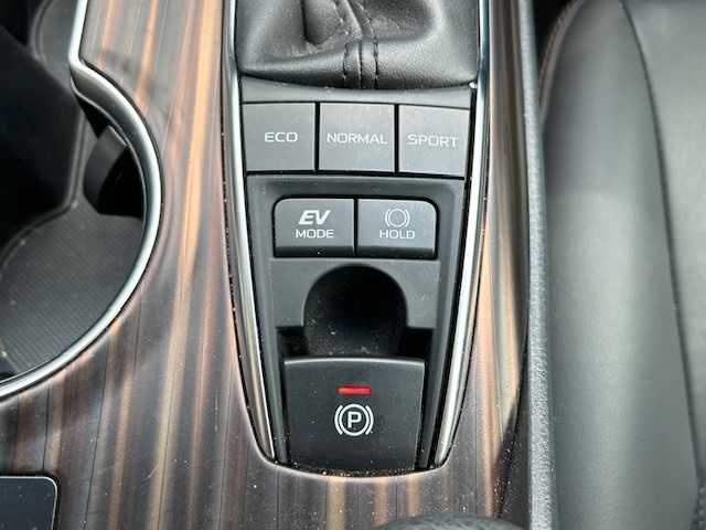 トヨタ カムリ G レザーパッケージ 静岡県 2018(平30)年 7.5万km エモーショナルレッドⅡ メーカーナビ　フルセグＴＶ　ＤＶＤ再生　Ｂｌｕｅｔｏｏｔｈ　ＵＳＢ接続　バックカメラ　ビルトインＥＴＣ　ドライブレコーダー　黒革シート　パワーシート　シートヒータ　レーダークルーズ　ＬＫＡ　ＢＳＭ