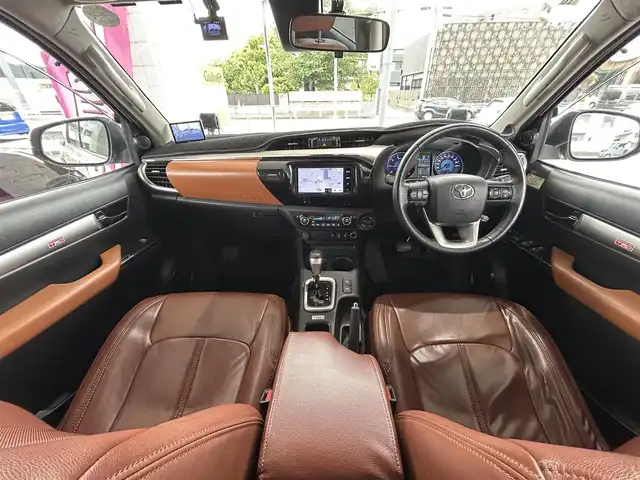 トヨタ ハイラックス Z 愛知県 2017(平29)年 8万km スーパーホワイトⅡ 社外ナビ（AM/FM/BT/フルセグ/CD）/ETC/プリクラッシュセーフティ/クルーズコントロール/レーンディパーチャーアラート/前方ドラレコ/バックカメラ/フロントカメラ/レザーシートカバー/4WD/ダウンヒルアシストコントロール/LEDヘッドランプ/フォグランプ/ステアリングスイッチ/プッシュスタート/オートライト