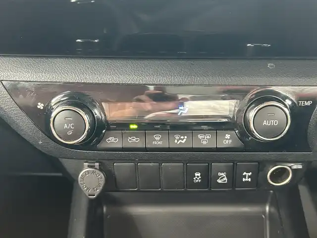 トヨタ ハイラックス Z 愛知県 2017(平29)年 8万km スーパーホワイトⅡ 社外ナビ（AM/FM/BT/フルセグ/CD）/ETC/プリクラッシュセーフティ/クルーズコントロール/レーンディパーチャーアラート/前方ドラレコ/バックカメラ/フロントカメラ/レザーシートカバー/4WD/ダウンヒルアシストコントロール/LEDヘッドランプ/フォグランプ/ステアリングスイッチ/プッシュスタート/オートライト