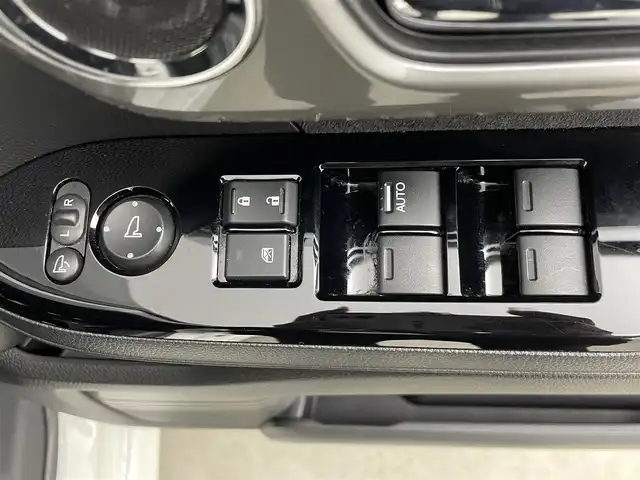 ホンダ Ｎ ＢＯＸ カスタム L スタイル+ブラック 大分県 2022(令4)年 5.3万km プラチナホワイトパール ホンダセンシング/・衝突軽減ブレーキ/・誤発進抑制機能/・後方誤発進抑制機能/・歩行者低減ステアリング/・アダブティブクルーズコントロール/・車線維持支援システム/・路外逸脱抑制機能/社外ナビ　/(CD/DVD/BT/USB/フルセグTV)/前後ドライブレコーダー/バックカメラ/前席シートヒーター/両側パワースライドドア/LEDオートライト/純正14インチアルミホイール/スマートキー/ETC