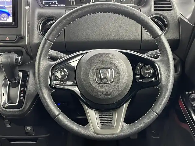 ホンダ Ｎ ＢＯＸ カスタム L スタイル+ブラック 大分県 2022(令4)年 5.3万km プラチナホワイトパール ホンダセンシング/・衝突軽減ブレーキ/・誤発進抑制機能/・後方誤発進抑制機能/・歩行者低減ステアリング/・アダブティブクルーズコントロール/・車線維持支援システム/・路外逸脱抑制機能/社外ナビ　/(CD/DVD/BT/USB/フルセグTV)/前後ドライブレコーダー/バックカメラ/前席シートヒーター/両側パワースライドドア/LEDオートライト/純正14インチアルミホイール/スマートキー/ETC