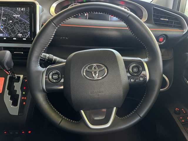 トヨタ シエンタ G クエロ 神奈川県 2022(令4)年 0.4万km アバンギャルドブロンズメタリック ワンオーナー/パノラマビューモニター/純正ナビ（DVD/CD/BT/SD/AM/FM）/フルセグTV/両側パワースライドドア/ハーフレザーシート/前席シートヒーター/ステアリングヒーター/トヨタセーフティセンス/レーンキープアシスト/オートハイビーム/パーキングサポートブレーキ/クリアランスソナー/前後ドライブレコーダー（ZDR-035）/ビルトインETC/スマートキー　2本/プッシュスタート/純正フロアマット/アイドリングストップ/横滑り防止装置/保証書/取扱説明書