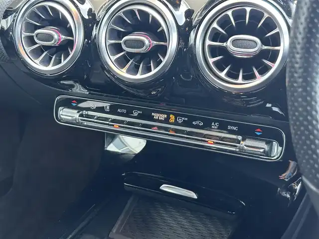 メルセデス・ベンツ Ｍ・ベンツ Ａ２００ｄ AMGライン 静岡県 2019(令1)年 8.4万km イリジウムシルバー 純正ナビ/フルセグ/Bluetooth/USB/ETC2.0/全方位/サンルーフ/ドライブレコーダー前/レザーシート/パワーシートD＋N/シートヒーターD＋N/純正アルミホイール/LEDヘッドライト/アンビエントライト/シートキネティクス/TSP/パートロニック/アクティレーンキープアシスト/HUD/アクティブブレーキアシスト/ブラインドスポットアシスト/アテンションアシスト/レーンチェンジアシスト/レーンキープアシスト/ダイナミックセレクト
