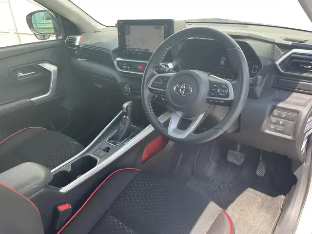 トヨタ ライズ Z 群馬県 2022(令4)年 2.9万km スムースグレーマイカメタリック/ブラック2トーン ワンオーナー/スマートアシスト/・衝突回避支援ブレーキ/・標識認識機能/・先行車発進お知らせ機能/・ブレーキ制御付き誤発進抑制機能/・車線逸脱警報機能/・ふらつき警報機能/・ブラインドスポットモニター/純正SDナビ　NSZT-Y68T/　(CD DVD Bluetooth　フルセグTV SD AM FM)/全方位カメラ/スマートペダル/ビルトインETC2.0/レーダークルーズコントロール/LEDヘッドライト/オートライト/オートマチックハイビーム/前席シートヒーター/社外前後ドライブレコーダー　ユピテルZ300/革巻きステアリング/ステアリングリモコン/オートブレーキホールド/ECOモード・DRIVEモード/横滑り防止/電動格納ウィンカーミラー/純正フロアマット/純正ドアバイザー/スペアキー/取扱説明書/保証書