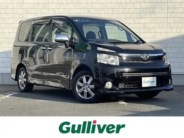 トヨタ ヴォクシー ZS 煌 愛知県 2009(平21)年 7.3万km ブラック 寒冷地仕様/ワイパーデアイサー/純正HDDナビ/バックカメラ/フルセグTV/フリップダウンモニター/CD/DVD再生/ETC/AUX接続/両側パワースライドドア/純正フロアマット/ウォークスルー/純正16インチアルミホイール/パドルシフト/HIDヘッドライト/オートライト