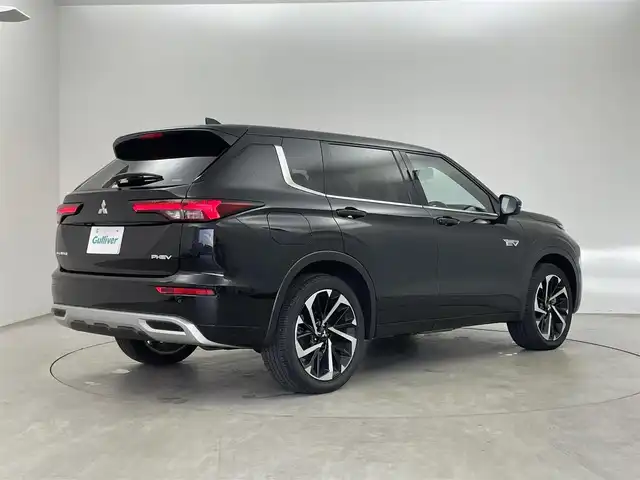 三菱 アウトランダー ＰＨＥＶ P 埼玉県 2024(令6)年 0.3万km ブラックダイヤモンド サンルーフ　純正９インチナビ　マルチアラウンドモニター　ＢＳＭ　ＨＵＤ　黒レザーシート　ＢＯＳＥサウンド　マイパイロット　レーダークルーズ　ステアリングヒーター　メモリシート　ワイヤレス充電　ＬＥＤ