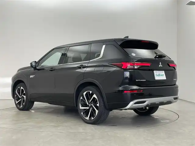 三菱 アウトランダー ＰＨＥＶ P 埼玉県 2024(令6)年 0.3万km ブラックダイヤモンド サンルーフ　純正９インチナビ　マルチアラウンドモニター　ＢＳＭ　ＨＵＤ　黒レザーシート　ＢＯＳＥサウンド　マイパイロット　レーダークルーズ　ステアリングヒーター　メモリシート　ワイヤレス充電　ＬＥＤ