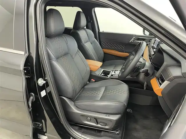 三菱 アウトランダー ＰＨＥＶ P 埼玉県 2024(令6)年 0.3万km ブラックダイヤモンド サンルーフ　純正９インチナビ　マルチアラウンドモニター　ＢＳＭ　ＨＵＤ　黒レザーシート　ＢＯＳＥサウンド　マイパイロット　レーダークルーズ　ステアリングヒーター　メモリシート　ワイヤレス充電　ＬＥＤ