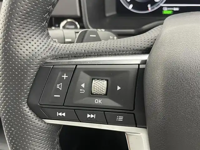 三菱 アウトランダー ＰＨＥＶ P 埼玉県 2024(令6)年 0.3万km ブラックダイヤモンド サンルーフ　純正９インチナビ　マルチアラウンドモニター　ＢＳＭ　ＨＵＤ　黒レザーシート　ＢＯＳＥサウンド　マイパイロット　レーダークルーズ　ステアリングヒーター　メモリシート　ワイヤレス充電　ＬＥＤ