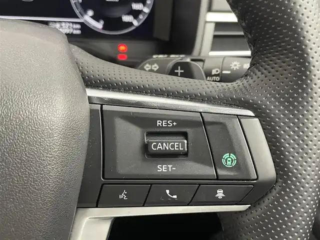 三菱 アウトランダー ＰＨＥＶ P 埼玉県 2024(令6)年 0.3万km ブラックダイヤモンド サンルーフ　純正９インチナビ　マルチアラウンドモニター　ＢＳＭ　ＨＵＤ　黒レザーシート　ＢＯＳＥサウンド　マイパイロット　レーダークルーズ　ステアリングヒーター　メモリシート　ワイヤレス充電　ＬＥＤ