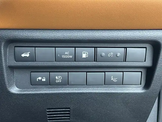 三菱 アウトランダー ＰＨＥＶ P 埼玉県 2024(令6)年 0.3万km ブラックダイヤモンド サンルーフ　純正９インチナビ　マルチアラウンドモニター　ＢＳＭ　ＨＵＤ　黒レザーシート　ＢＯＳＥサウンド　マイパイロット　レーダークルーズ　ステアリングヒーター　メモリシート　ワイヤレス充電　ＬＥＤ