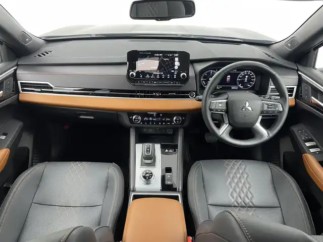 三菱 アウトランダー ＰＨＥＶ P 埼玉県 2024(令6)年 0.3万km ブラックダイヤモンド サンルーフ　純正９インチナビ　マルチアラウンドモニター　ＢＳＭ　ＨＵＤ　黒レザーシート　ＢＯＳＥサウンド　マイパイロット　レーダークルーズ　ステアリングヒーター　メモリシート　ワイヤレス充電　ＬＥＤ
