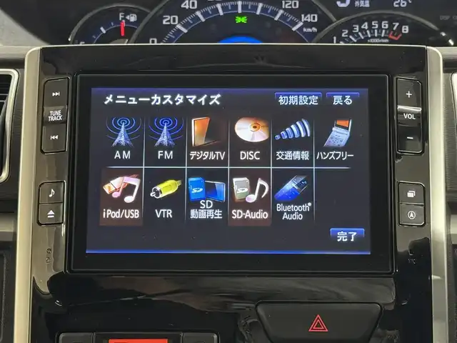 ダイハツ タント カスタム RS SA 三重県 2014(平26)年 2.1万km ブライトシルバーメタリック ガソリン・ターボ/FF/インパネCVT/純正 8インチナビ NSZN-W64DB/（CD/DVD/FM/AM/）/パノラマモニター（全周囲カメラ）/両側パワースライドドア/ドラレコ 前方/スマートアシスト/〇衝突回避支援システム/・衝突回避支援ブレーキ（対車両・対歩行者）/・衝突警報（対車両・対歩行者）/○横滑り防止装置/装備/・プッシュスタート/・スマートキーシステム/・LEDヘッドランプ/・フロントフォグランプ/・フルオートエアコン/・横滑り防止機能/・純正15inAW/・純正フロアマット/・取/ナビ取/・スマートキーx1、メカキーx2/など