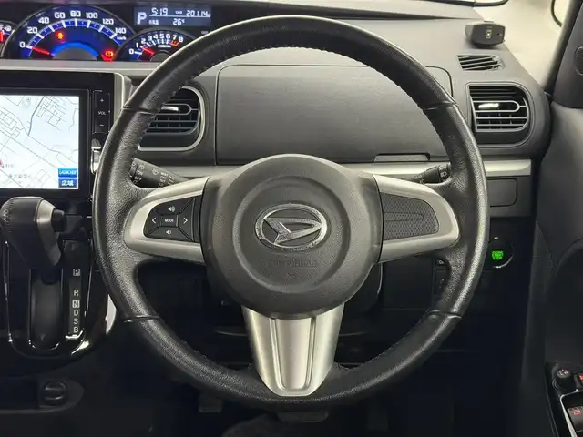 ダイハツ タント カスタム RS SA 三重県 2014(平26)年 2.1万km ブライトシルバーメタリック ガソリン・ターボ/FF/インパネCVT/純正 8インチナビ NSZN-W64DB/（CD/DVD/FM/AM/）/パノラマモニター（全周囲カメラ）/両側パワースライドドア/ドラレコ 前方/スマートアシスト/〇衝突回避支援システム/・衝突回避支援ブレーキ（対車両・対歩行者）/・衝突警報（対車両・対歩行者）/○横滑り防止装置/装備/・プッシュスタート/・スマートキーシステム/・LEDヘッドランプ/・フロントフォグランプ/・フルオートエアコン/・横滑り防止機能/・純正15inAW/・純正フロアマット/・取/ナビ取/・スマートキーx1、メカキーx2/など