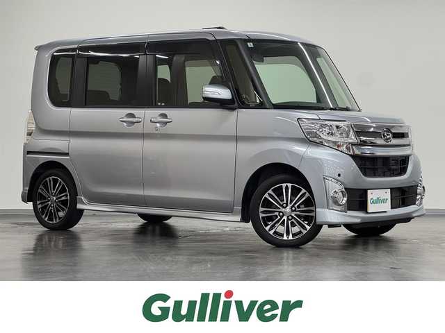 ダイハツ タント カスタム RS SA 三重県 2014(平26)年 2.1万km ブライトシルバーメタリック ガソリン・ターボ/FF/インパネCVT/純正 8インチナビ NSZN-W64DB/（CD/DVD/FM/AM/）/パノラマモニター（全周囲カメラ）/両側パワースライドドア/ドラレコ 前方/スマートアシスト/〇衝突回避支援システム/・衝突回避支援ブレーキ（対車両・対歩行者）/・衝突警報（対車両・対歩行者）/○横滑り防止装置/装備/・プッシュスタート/・スマートキーシステム/・LEDヘッドランプ/・フロントフォグランプ/・フルオートエアコン/・横滑り防止機能/・純正15inAW/・純正フロアマット/・取/ナビ取/・スマートキーx1、メカキーx2/など