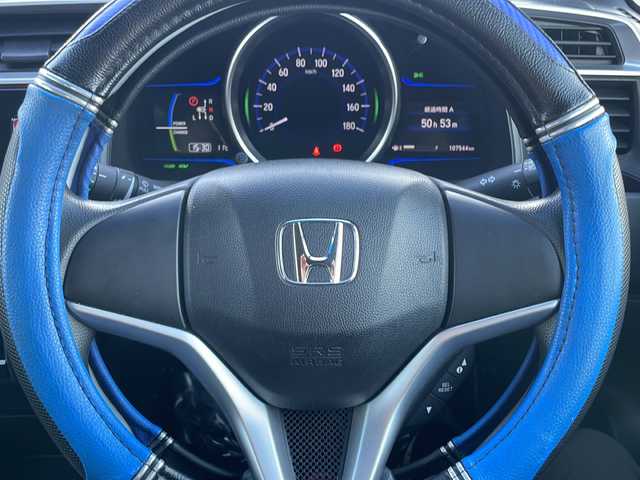 ホンダ フィット ハイブリット Fパッケージ 道東・釧路十勝 2016(平28)年 10.8万km タフホワイトⅡ 4WD/社外メモリナビ　/ＤＶＤ再生　/Ｂｌｕｅｔｏｏｔｈ　/ＥＴＣ　/バックカメラ　/横滑り防止装置/アイドリングストップ/スマートキー　/プッシュスタート　/社外１５インチアルミホイール　/社外フロアマット/サマータイヤ積み込み/・185/60/R15/・溝4ミリ