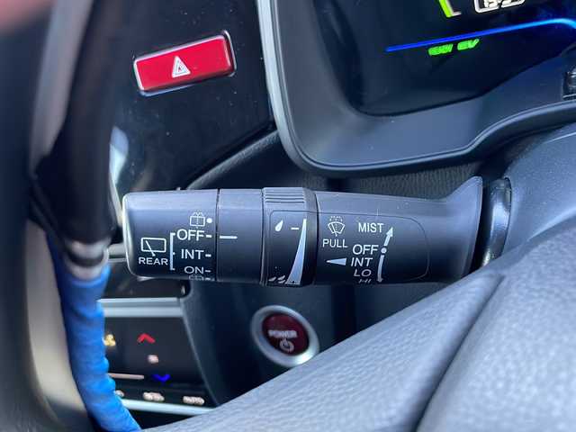 ホンダ フィット ハイブリット Fパッケージ 道東・釧路十勝 2016(平28)年 10.8万km タフホワイトⅡ 4WD/社外メモリナビ　/ＤＶＤ再生　/Ｂｌｕｅｔｏｏｔｈ　/ＥＴＣ　/バックカメラ　/横滑り防止装置/アイドリングストップ/スマートキー　/プッシュスタート　/社外１５インチアルミホイール　/社外フロアマット/サマータイヤ積み込み/・185/60/R15/・溝4ミリ