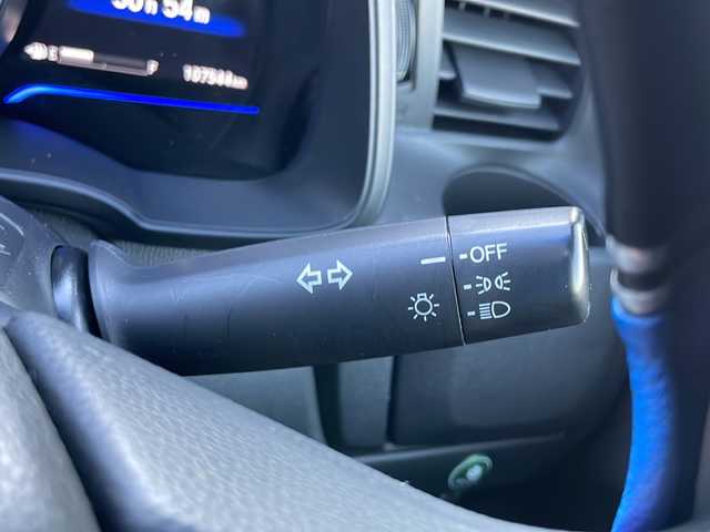 ホンダ フィット ハイブリット Fパッケージ 道東・釧路十勝 2016(平28)年 10.8万km タフホワイトⅡ 4WD/社外メモリナビ　/ＤＶＤ再生　/Ｂｌｕｅｔｏｏｔｈ　/ＥＴＣ　/バックカメラ　/横滑り防止装置/アイドリングストップ/スマートキー　/プッシュスタート　/社外１５インチアルミホイール　/社外フロアマット/サマータイヤ積み込み/・185/60/R15/・溝4ミリ