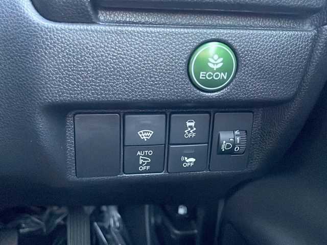 ホンダ フィット ハイブリット Fパッケージ 道東・釧路十勝 2016(平28)年 10.8万km タフホワイトⅡ 4WD/社外メモリナビ　/ＤＶＤ再生　/Ｂｌｕｅｔｏｏｔｈ　/ＥＴＣ　/バックカメラ　/横滑り防止装置/アイドリングストップ/スマートキー　/プッシュスタート　/社外１５インチアルミホイール　/社外フロアマット/サマータイヤ積み込み/・185/60/R15/・溝4ミリ