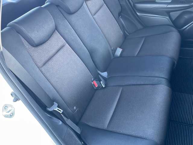 ホンダ フィット ハイブリット Fパッケージ 道東・釧路十勝 2016(平28)年 10.8万km タフホワイトⅡ 4WD/社外メモリナビ　/ＤＶＤ再生　/Ｂｌｕｅｔｏｏｔｈ　/ＥＴＣ　/バックカメラ　/横滑り防止装置/アイドリングストップ/スマートキー　/プッシュスタート　/社外１５インチアルミホイール　/社外フロアマット/サマータイヤ積み込み/・185/60/R15/・溝4ミリ