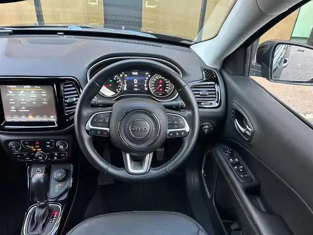 クライスラー・ジープ ジープ コンパス 石川県 2020(令2)年 1.9万km 黒 4WD/純正メモリナビ/　Bluetooth・AM/FM・USB・AUX/Beats Audioプレミアムサウンドシステム/フルセグTV/ETC2.0/バックカメラ/前後ドライブレコーダー/アダプティブクルーズコントロール/シートヒーター（D+N席）/パワーシート（D席）/シートヒーター/ルーフレール/アンチロック・ブレーキ・システム/衝突被害軽減システム/横滑り防止装置/前後コーナーセンサー/レーンキープアシスト/盗難防止装置/パーキングアシスト/アイドリングストップ/エアバッグ（W+サイド）/カーテンエアバッグ/純正アルミホイール/スマートキー