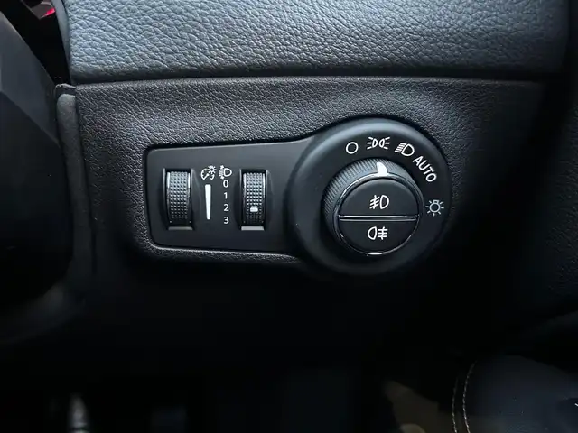 クライスラー・ジープ ジープ コンパス 石川県 2020(令2)年 1.9万km 黒 4WD/純正メモリナビ/　Bluetooth・AM/FM・USB・AUX/Beats Audioプレミアムサウンドシステム/フルセグTV/ETC2.0/バックカメラ/前後ドライブレコーダー/アダプティブクルーズコントロール/シートヒーター（D+N席）/パワーシート（D席）/シートヒーター/ルーフレール/アンチロック・ブレーキ・システム/衝突被害軽減システム/横滑り防止装置/前後コーナーセンサー/レーンキープアシスト/盗難防止装置/パーキングアシスト/アイドリングストップ/エアバッグ（W+サイド）/カーテンエアバッグ/純正アルミホイール/スマートキー