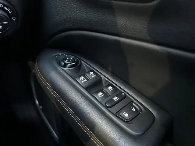 クライスラー・ジープ ジープ コンパス 石川県 2020(令2)年 1.9万km 黒 4WD/純正メモリナビ/　Bluetooth・AM/FM・USB・AUX/Beats Audioプレミアムサウンドシステム/フルセグTV/ETC2.0/バックカメラ/前後ドライブレコーダー/アダプティブクルーズコントロール/シートヒーター（D+N席）/パワーシート（D席）/シートヒーター/ルーフレール/アンチロック・ブレーキ・システム/衝突被害軽減システム/横滑り防止装置/前後コーナーセンサー/レーンキープアシスト/盗難防止装置/パーキングアシスト/アイドリングストップ/エアバッグ（W+サイド）/カーテンエアバッグ/純正アルミホイール/スマートキー
