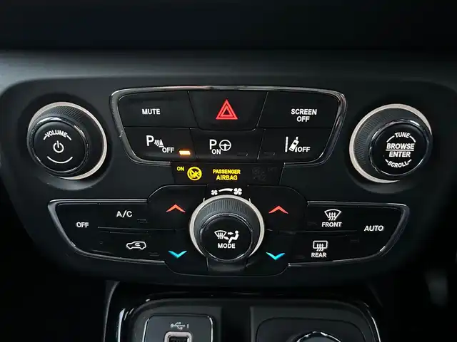 クライスラー・ジープ ジープ コンパス 石川県 2020(令2)年 1.9万km 黒 4WD/純正メモリナビ/　Bluetooth・AM/FM・USB・AUX/Beats Audioプレミアムサウンドシステム/フルセグTV/ETC2.0/バックカメラ/前後ドライブレコーダー/アダプティブクルーズコントロール/シートヒーター（D+N席）/パワーシート（D席）/シートヒーター/ルーフレール/アンチロック・ブレーキ・システム/衝突被害軽減システム/横滑り防止装置/前後コーナーセンサー/レーンキープアシスト/盗難防止装置/パーキングアシスト/アイドリングストップ/エアバッグ（W+サイド）/カーテンエアバッグ/純正アルミホイール/スマートキー