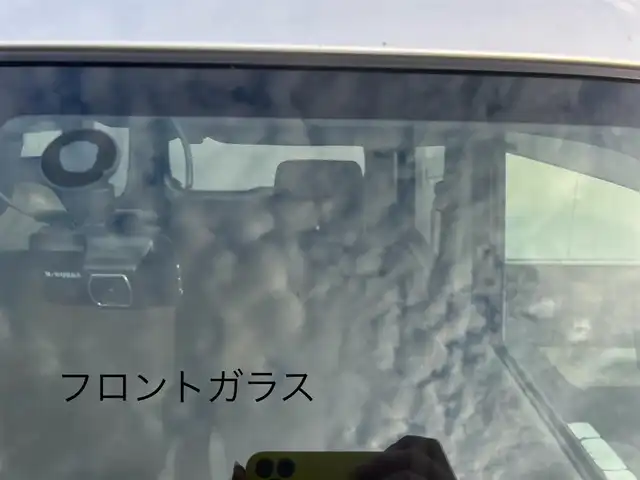 スズキ エブリイ PC 三重県 2023(令5)年 4万km シルキーシルバーメタリック 5MT/ETC/社外ディスプレイオーディオ（Bluetooth/SD/Android　Auto/Apple CarPlay/AM/FM/USB）/ドライブレコーダー（前後）/スズキセーフティサポート（デュアルカメラブレーキサポート/誤発進抑制/後方誤発進抑制/後退時ブレーキサポート/車線逸脱警報/ふらつき警報/先行車発進お知らせ/ハイビームアシスト/エマージェンシーストップシグナル/ヒルホールドコントロール）/バックセンサー（リア）/USB電源ソケット/ボディ同色ドアミラー（電動格納機能/助手席側サイドアンダーミラー付）/ファブリックシート/ヘッドレスト別体シート（前後）/シートバックポケット（助手席）/自発光式アナログメーター/タコメーター/スペアキー