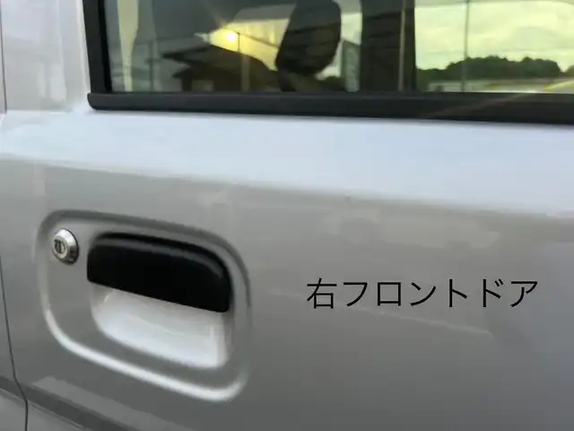 スズキ エブリイ PC 三重県 2023(令5)年 4万km シルキーシルバーメタリック 5MT/ETC/社外ディスプレイオーディオ（Bluetooth/SD/Android　Auto/Apple CarPlay/AM/FM/USB）/ドライブレコーダー（前後）/スズキセーフティサポート（デュアルカメラブレーキサポート/誤発進抑制/後方誤発進抑制/後退時ブレーキサポート/車線逸脱警報/ふらつき警報/先行車発進お知らせ/ハイビームアシスト/エマージェンシーストップシグナル/ヒルホールドコントロール）/バックセンサー（リア）/USB電源ソケット/ボディ同色ドアミラー（電動格納機能/助手席側サイドアンダーミラー付）/ファブリックシート/ヘッドレスト別体シート（前後）/シートバックポケット（助手席）/自発光式アナログメーター/タコメーター/スペアキー