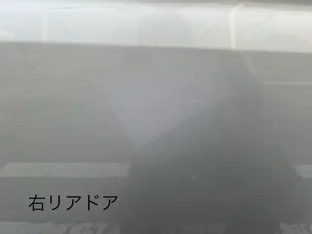 スズキ エブリイ PC 三重県 2023(令5)年 4万km シルキーシルバーメタリック 5MT/ETC/社外ディスプレイオーディオ（Bluetooth/SD/Android　Auto/Apple CarPlay/AM/FM/USB）/ドライブレコーダー（前後）/スズキセーフティサポート（デュアルカメラブレーキサポート/誤発進抑制/後方誤発進抑制/後退時ブレーキサポート/車線逸脱警報/ふらつき警報/先行車発進お知らせ/ハイビームアシスト/エマージェンシーストップシグナル/ヒルホールドコントロール）/バックセンサー（リア）/USB電源ソケット/ボディ同色ドアミラー（電動格納機能/助手席側サイドアンダーミラー付）/ファブリックシート/ヘッドレスト別体シート（前後）/シートバックポケット（助手席）/自発光式アナログメーター/タコメーター/スペアキー
