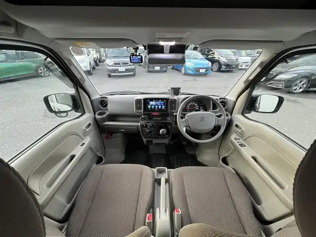 スズキ エブリイ PC 三重県 2023(令5)年 4万km シルキーシルバーメタリック 5MT/ETC/社外ディスプレイオーディオ（Bluetooth/SD/Android　Auto/Apple CarPlay/AM/FM/USB）/ドライブレコーダー（前後）/スズキセーフティサポート（デュアルカメラブレーキサポート/誤発進抑制/後方誤発進抑制/後退時ブレーキサポート/車線逸脱警報/ふらつき警報/先行車発進お知らせ/ハイビームアシスト/エマージェンシーストップシグナル/ヒルホールドコントロール）/バックセンサー（リア）/USB電源ソケット/ボディ同色ドアミラー（電動格納機能/助手席側サイドアンダーミラー付）/ファブリックシート/ヘッドレスト別体シート（前後）/シートバックポケット（助手席）/自発光式アナログメーター/タコメーター/スペアキー