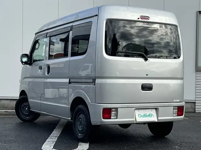 スズキ エブリイ PC 三重県 2023(令5)年 4万km シルキーシルバーメタリック 5MT/ETC/社外ディスプレイオーディオ（Bluetooth/SD/Android　Auto/Apple CarPlay/AM/FM/USB）/ドライブレコーダー（前後）/スズキセーフティサポート（デュアルカメラブレーキサポート/誤発進抑制/後方誤発進抑制/後退時ブレーキサポート/車線逸脱警報/ふらつき警報/先行車発進お知らせ/ハイビームアシスト/エマージェンシーストップシグナル/ヒルホールドコントロール）/バックセンサー（リア）/USB電源ソケット/ボディ同色ドアミラー（電動格納機能/助手席側サイドアンダーミラー付）/ファブリックシート/ヘッドレスト別体シート（前後）/シートバックポケット（助手席）/自発光式アナログメーター/タコメーター/スペアキー