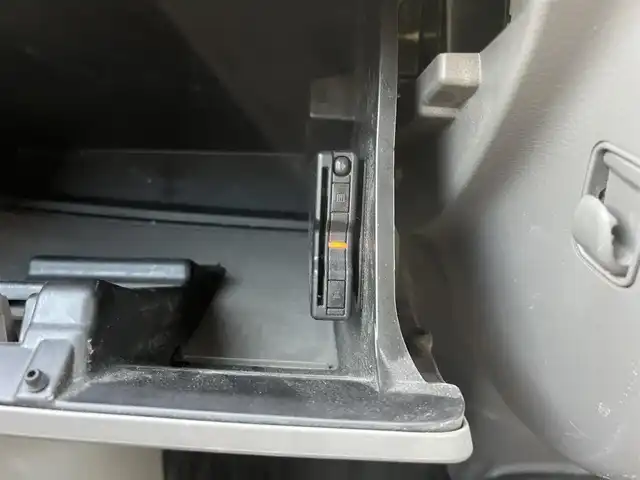 スズキ エブリイ PC 三重県 2023(令5)年 4万km シルキーシルバーメタリック 5MT/ETC/社外ディスプレイオーディオ（Bluetooth/SD/Android　Auto/Apple CarPlay/AM/FM/USB）/ドライブレコーダー（前後）/スズキセーフティサポート（デュアルカメラブレーキサポート/誤発進抑制/後方誤発進抑制/後退時ブレーキサポート/車線逸脱警報/ふらつき警報/先行車発進お知らせ/ハイビームアシスト/エマージェンシーストップシグナル/ヒルホールドコントロール）/バックセンサー（リア）/USB電源ソケット/ボディ同色ドアミラー（電動格納機能/助手席側サイドアンダーミラー付）/ファブリックシート/ヘッドレスト別体シート（前後）/シートバックポケット（助手席）/自発光式アナログメーター/タコメーター/スペアキー