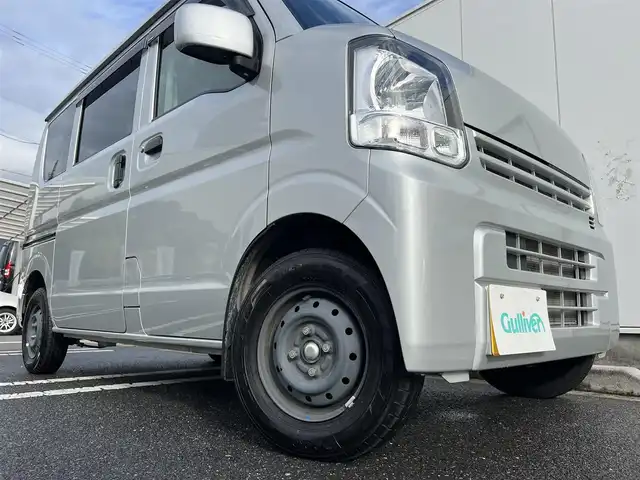 スズキ エブリイ PC 三重県 2023(令5)年 4万km シルキーシルバーメタリック 5MT/ETC/社外ディスプレイオーディオ（Bluetooth/SD/Android　Auto/Apple CarPlay/AM/FM/USB）/ドライブレコーダー（前後）/スズキセーフティサポート（デュアルカメラブレーキサポート/誤発進抑制/後方誤発進抑制/後退時ブレーキサポート/車線逸脱警報/ふらつき警報/先行車発進お知らせ/ハイビームアシスト/エマージェンシーストップシグナル/ヒルホールドコントロール）/バックセンサー（リア）/USB電源ソケット/ボディ同色ドアミラー（電動格納機能/助手席側サイドアンダーミラー付）/ファブリックシート/ヘッドレスト別体シート（前後）/シートバックポケット（助手席）/自発光式アナログメーター/タコメーター/スペアキー